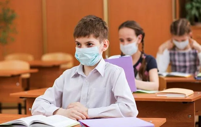В українських школах понад 500 класів відправили на самоізоляцію