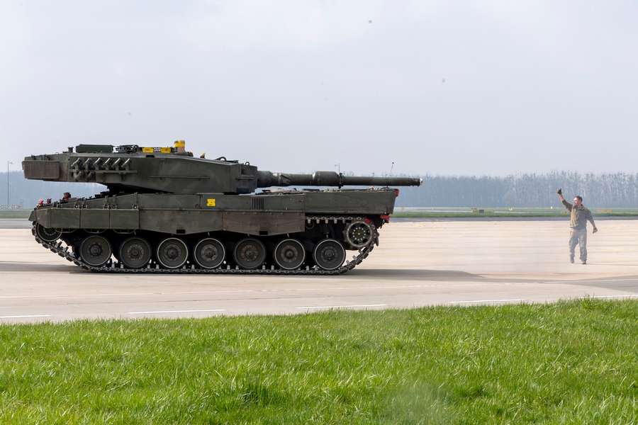 Генштаб ЗСУ підтвердив отримання канадських танків Leopard 2 (фото)