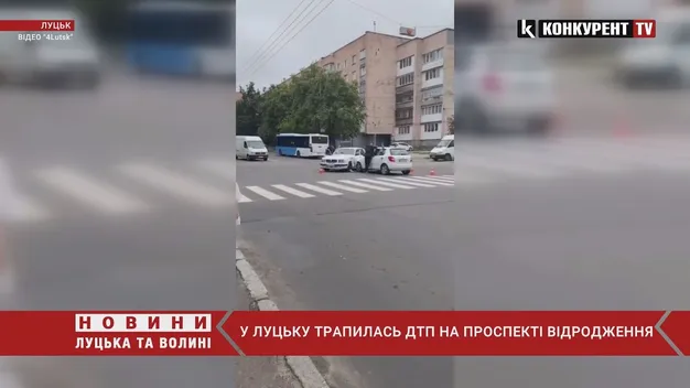 У Луцьку на проспекті Відродження зіткнулись два легковики (відео)