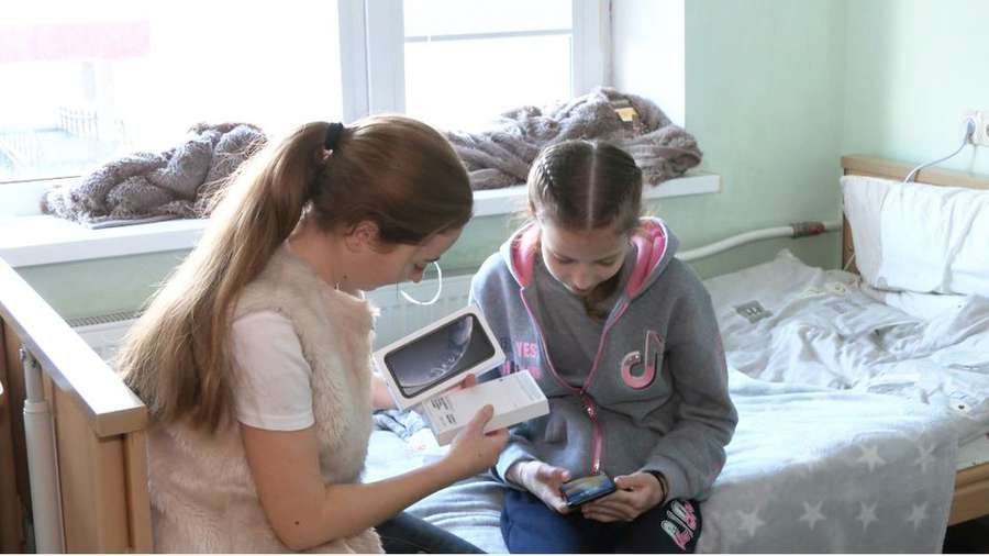 Онкохворі діти у Луцьку отримали подарунки на день Святого Миколая (відео)
