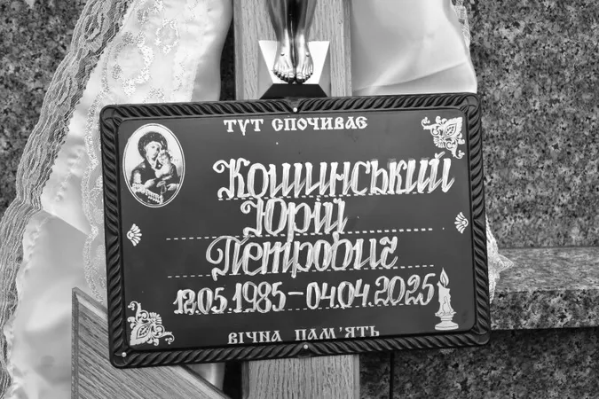 Луцьк навколішки попрощався з двома загиблими захисниками