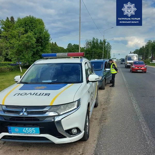 У Ковелі патрульні дякували і роздавали цукерки взірцевим водіям (фото)