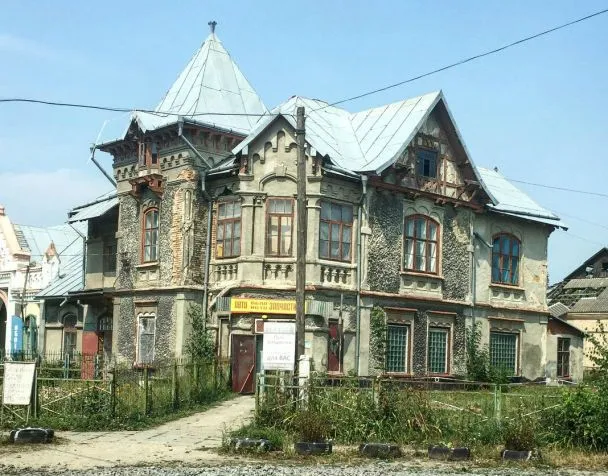 Наче у Діснеї: де на історичній Волині причаїлося селище із казковими будиночками