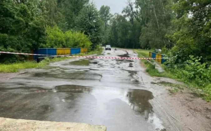 У Володимирському районі негода пошкодила міст (фото)