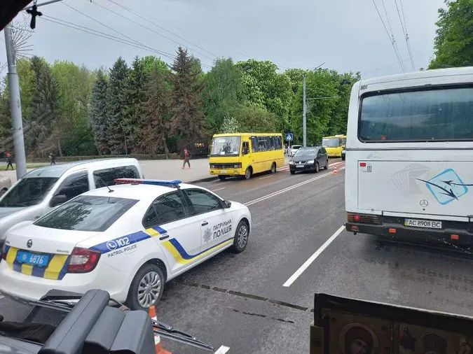У Луцьку на переході зіткнулися легковики (фото)