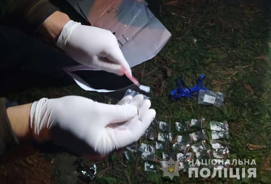 Знайшли «мастер-клад»: у Луцьку затримали двох 18-річних наркоторговців (фото, відео)