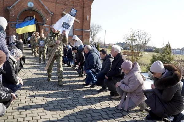 У Володимирі попрощалися з 47-річним захисником Ігорем Савасом (фото)