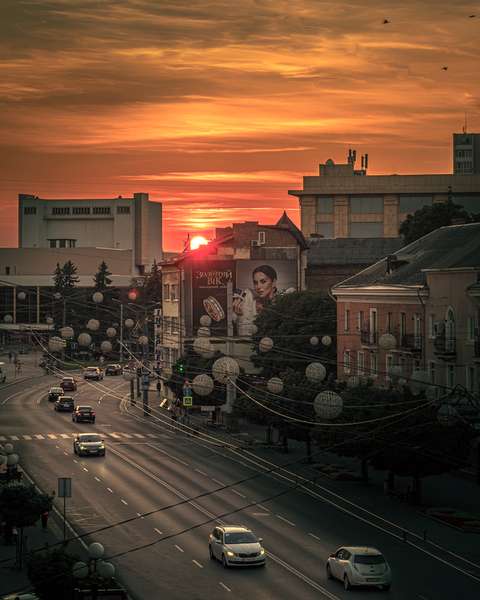 Теплі серпневі вечори: фотограф з Луцька зачарував світлинами міста (фото)