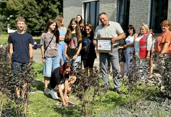 Писали листи у майбутнє: у Нововолинську створили капсулу часу (фото)