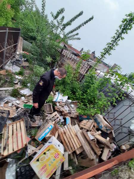 У Луцьку підприємці захаращили сміттям Старий ринок (фото)