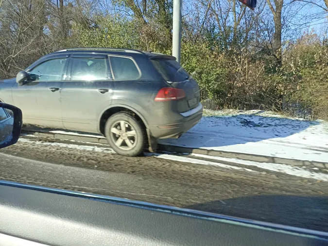 У Луцьку на Набережній – аварія: не розминулись три легковики (фото)