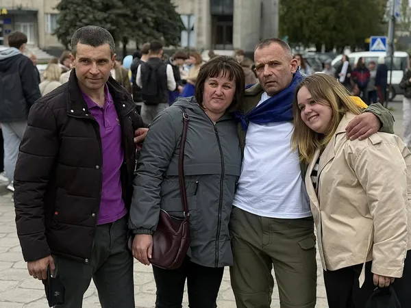 На Волині громада зустріла звільненого з полону Захисника Андрія Жолоба (фото)