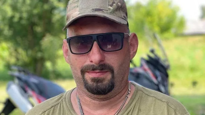 Навчав дітей, а тепер боронить їхнє майбутнє: історія вчителя з Волині, який став воїном