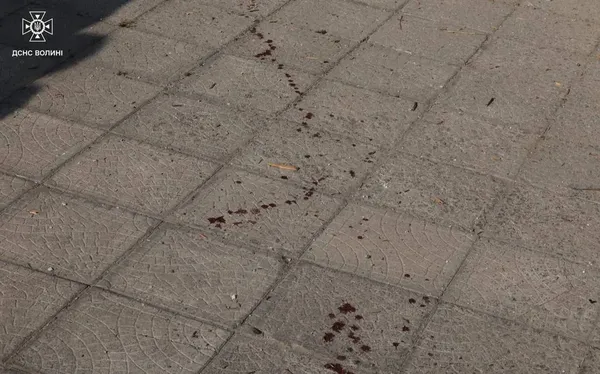 У Луцьку під час ворожого обстрілу постраждала людина (фото)