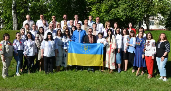 Код нації: волиняни діляться світлинами у вишиванках (фото)