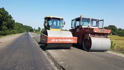 Дорогу з Луцька до Володимира ремонтують за новою технологією 
