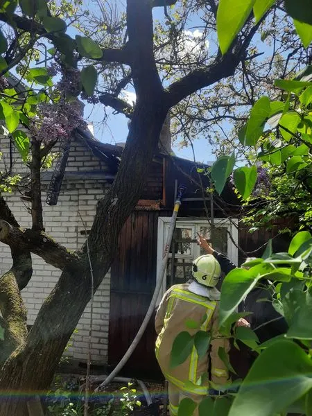 Через недолік конструкції у Ківерцях горів будинок (фото)
