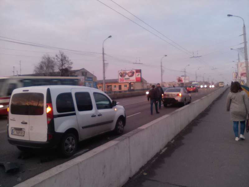 Шляхопровід у Луцьку: знову ДТП (фото)