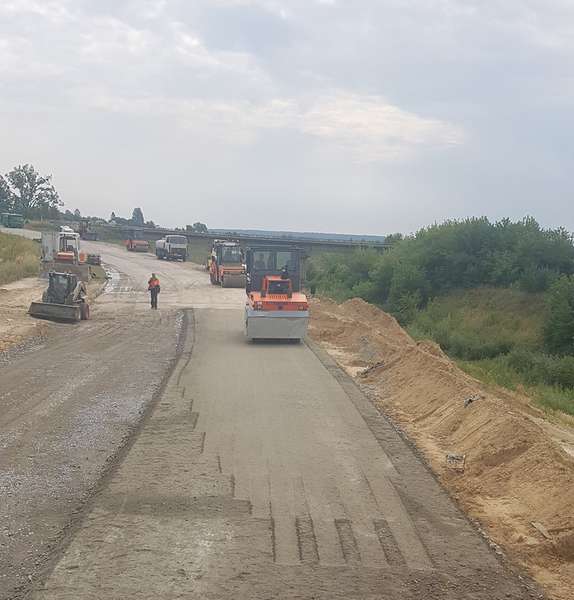 Ремонтують дорогу Н-22 Устилуг – Луцьк – Рівне (фото)