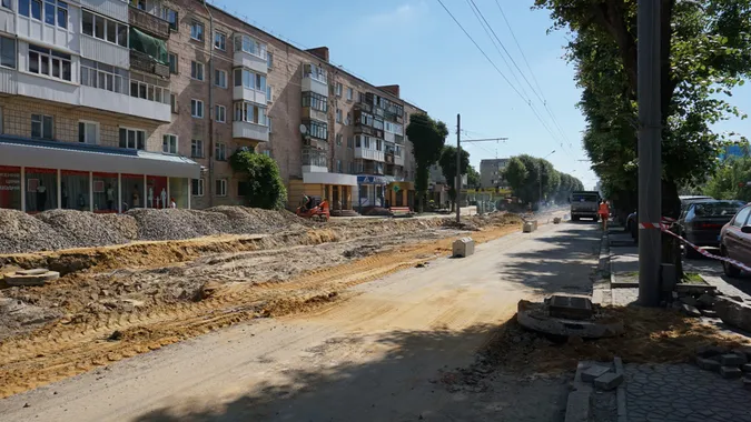 Вкладають щебеневий шар: що коїться на проспекті Волі у Луцьку (фото)
