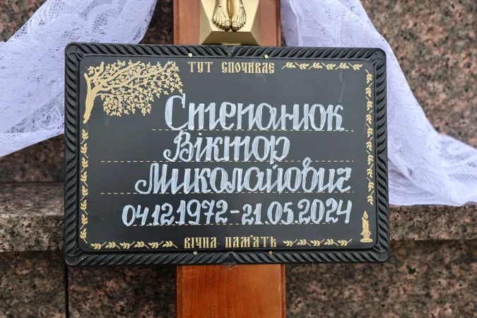 У Луцьку попрощалися із загиблим на Донеччині Віктором Степанюком (фото)