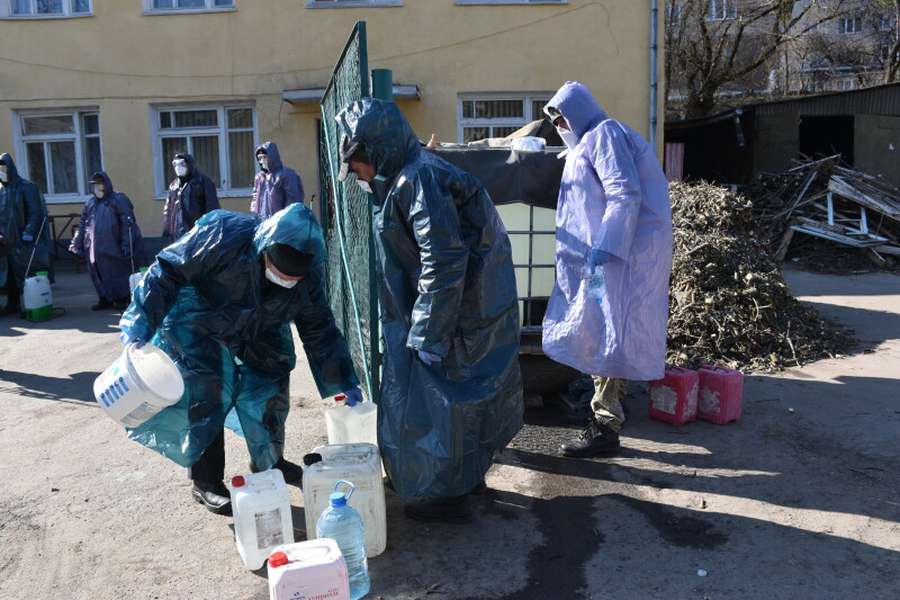 У Луцьку почали дезінфекцію під'їздів (відео, фото)