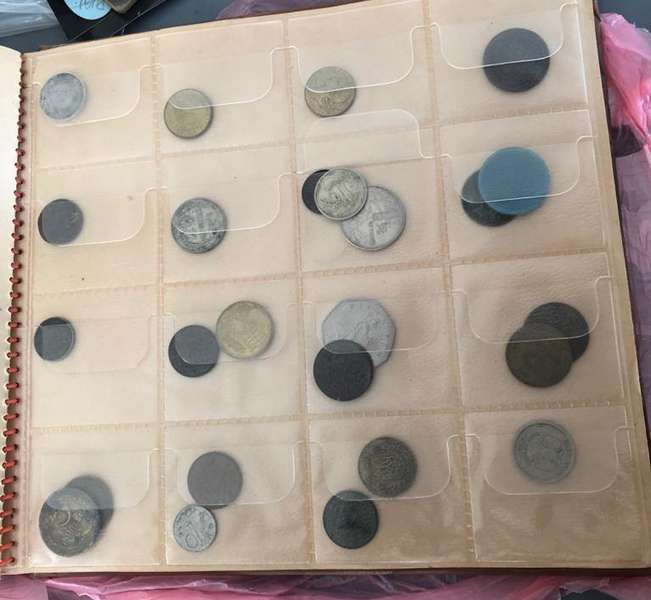Через «Ягодин» везли колекцію старовинних монет та банкнот (фото)