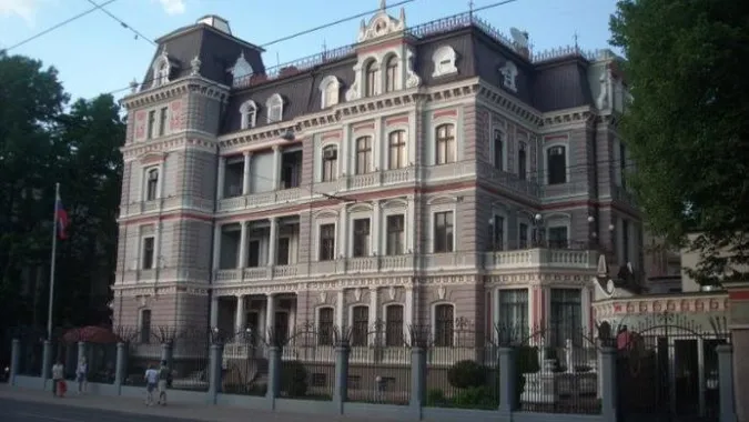 У Ризі вулицю, на якій знаходиться посольство РФ, перейменують на «Незалежності України»
