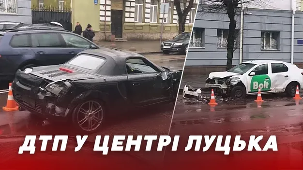 Центр Луцька паралізувала аварія за участю таксі (оновлено, відео)