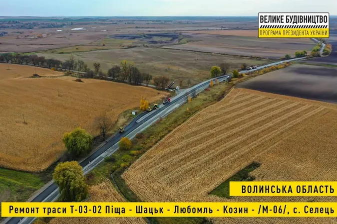 На Волині ремонтують 10 кілометрів найдовшої дороги області (фото)