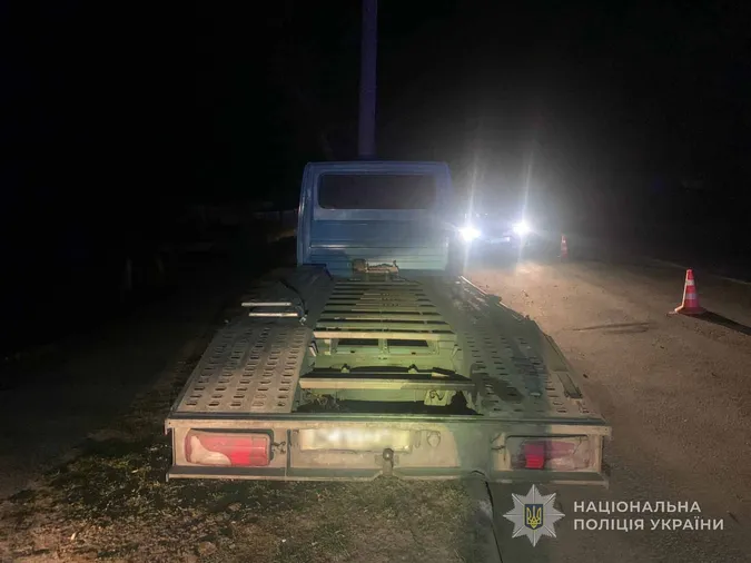 На Волині п'яна дитина вкрала лавету і влупилась нею у стовп (фото)