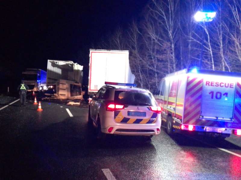 Моторошна аварія на Ковельщині: зіткнулися вантажівки – водії загинули (фото)