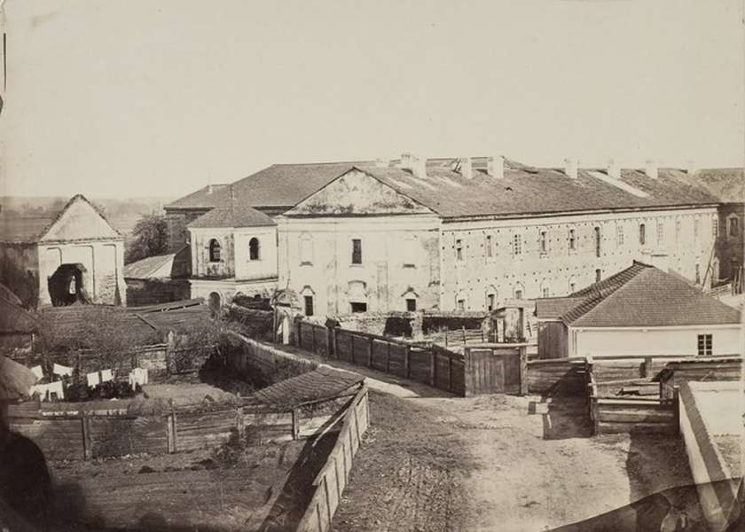 Монастир бриґідок у Луцьку на фото 1870-х рр.