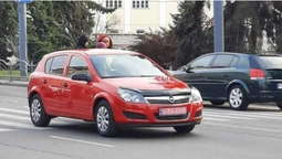 У центрі Луцька автомобілістка збила жінку: подробиці (відео)