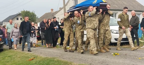 Отримав поранення, несумісні з життям: на Волині попрощалися з воїном Юрієм Атласом (фото)