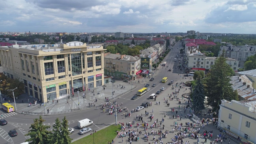 У Луцькраді оголосили конкурс: як найкраще нарядити центр до свят 