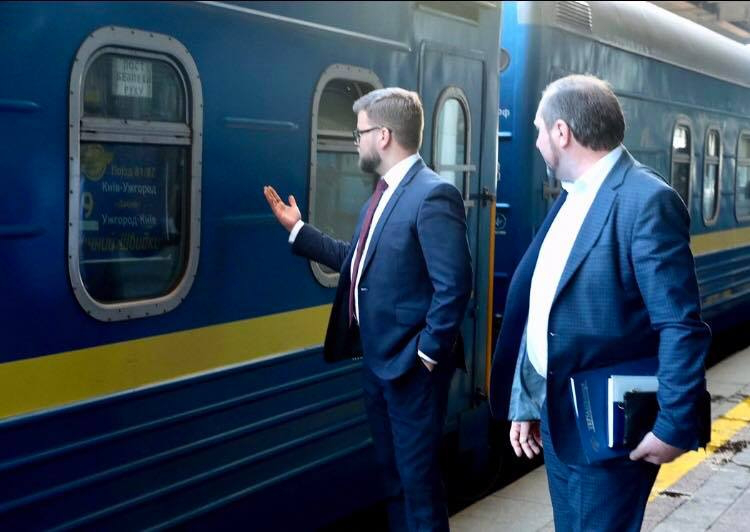 Українські поїзди прибиратимуть за новою системою 