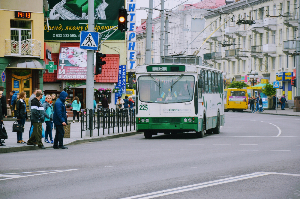 У Луцьку хочуть змусити пенсіонерів платити у тролейбусах 