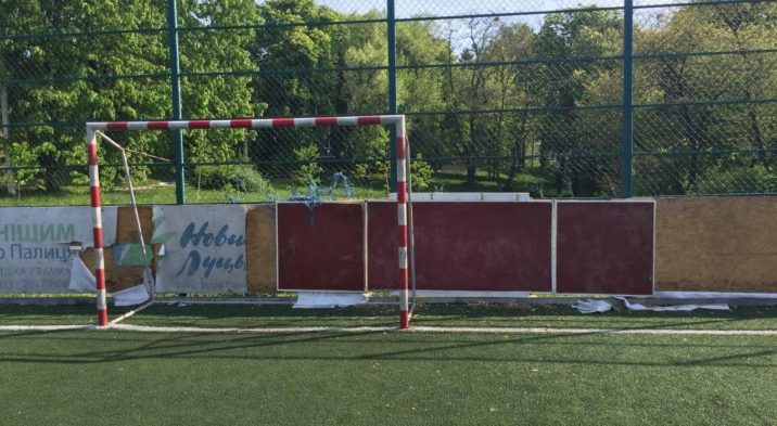 Не цінують: Фонд Палиці закриває проект «Футбольне поле в кожну луцьку школу» (фото)