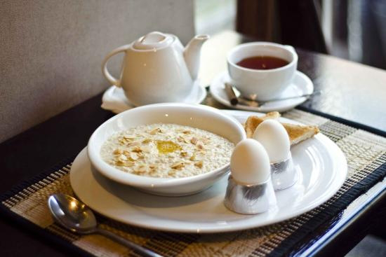 Кава, круасани, каша: в українських поїздах годуватимуть сніданками