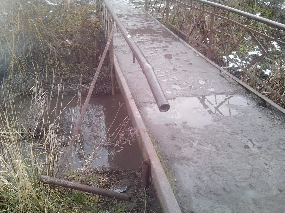 У Луцьку мостик через Сапалаївку віджив своє (фото)