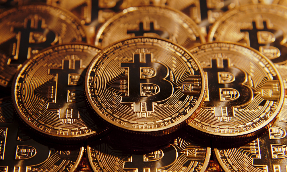 Курс Bitcoin обвалився після встановленого рекорду