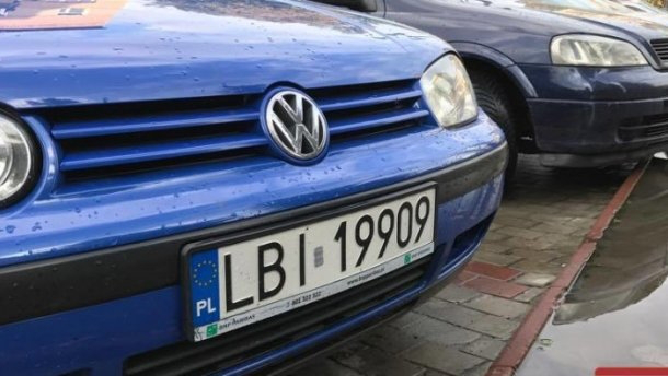 Українців продовжують штрафувати за автівки на іноземних номерах 