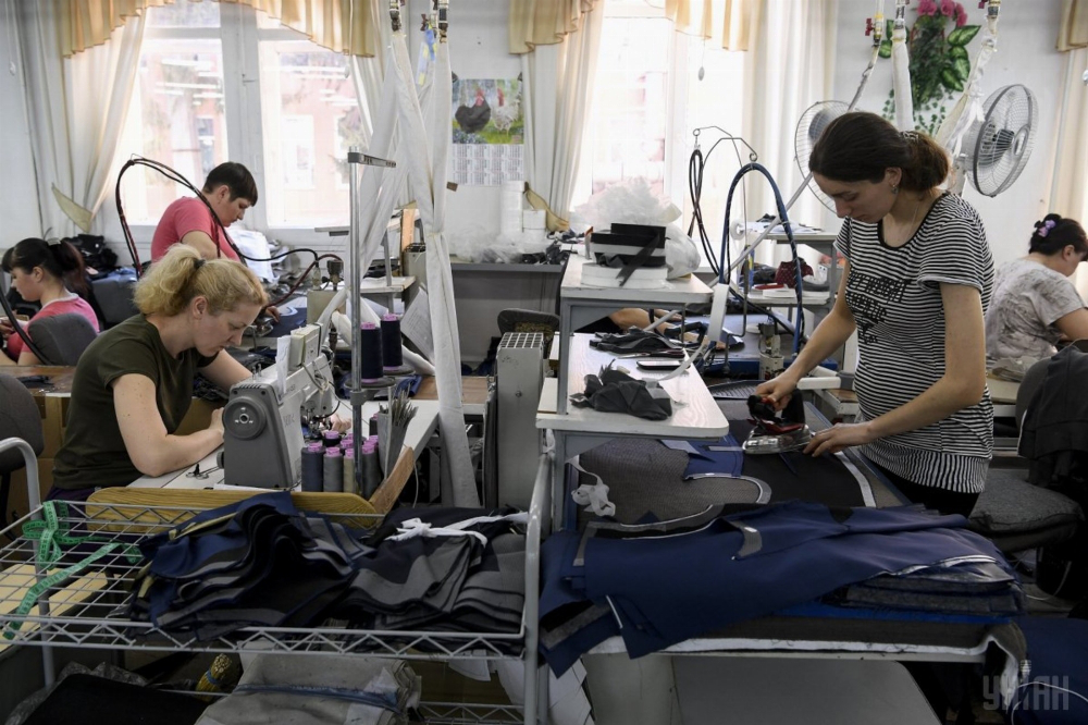 Українки шиють одяг для світових брендів (Відео)