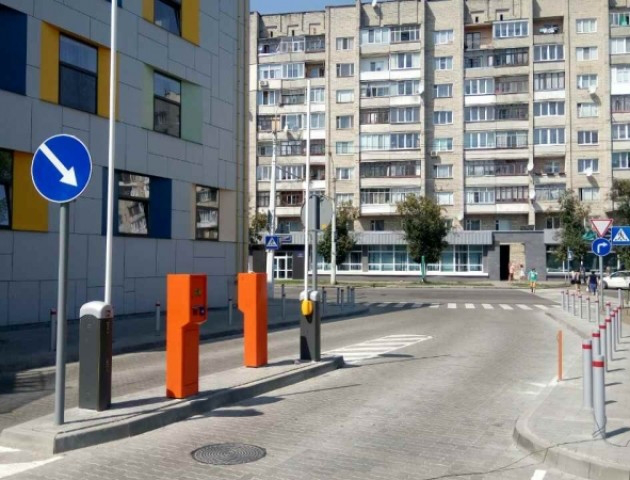Влада залишила «Промінь» без парковки: в Луцькраді плутаються у поясненнях 