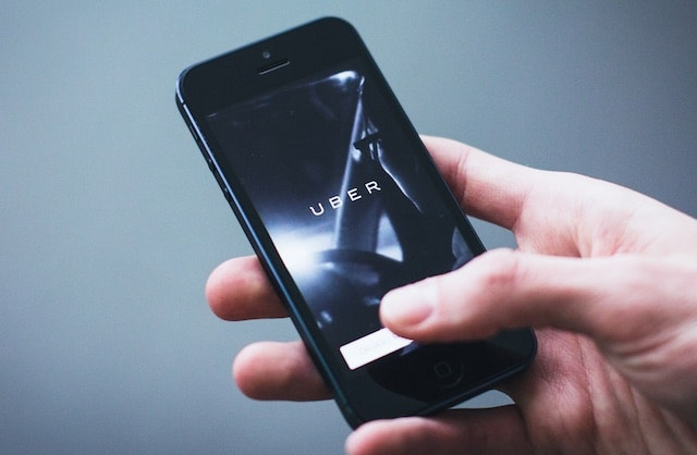 Uber має дозвіл на шпигування за користувачами iPhone