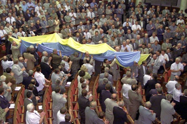 Як «народжувався» основний закон України – Конституція
