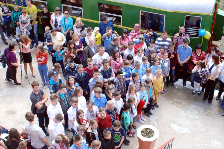Десятки лучан прийшли на відкриття дитячої залізниці (фото)