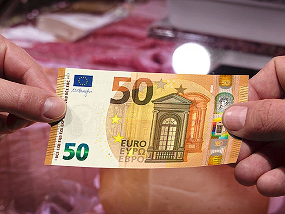 У Євросоюзі почали видавати нові 50 євро 