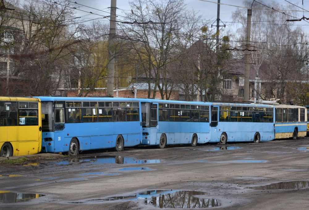 У луцькому  тролейбусному депо гниють «Богдани»